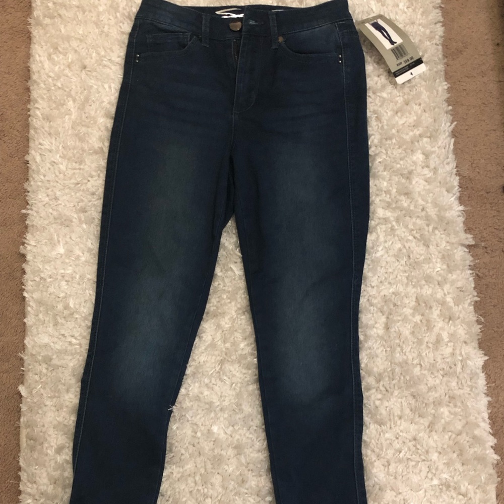 Size 4 jeans,never worn before!l